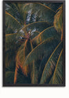 Een ingelijste foto met een close-up van overlappende palmbladeren. De bladeren zijn overwegend groen met hints van geel en bruin. Dit Ingezoomd Op De Palmboom Schilderij van CollageDepot, gevat in een zwarte lijst, biedt een weelderige weergave van uw ruimte en kan perfect worden gecombineerd met wanddecoratie-accenten.,Zwart-Zonder,Lichtbruin-Zonder,showOne,Zonder