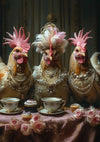 Drie rijkelijk versierde kippen zitten aan een gedekte tafel voor een high tea party. De kippen zijn gekleed met parels, veren en roze kammen die op kronen lijken. Op de tafel staan theekopjes, cupcakes en rozen. De achtergrond lijkt op Een Kippen High Tea Schilderij van CollageDepot met gouden details in een sierlijke kamer.