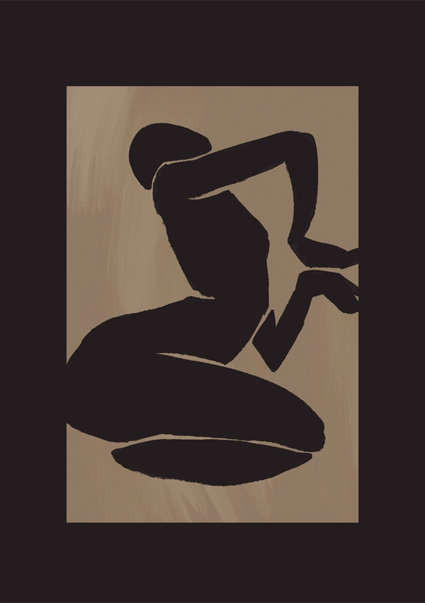 Een silhouet van een persoon in een knielende positie met gebogen en opgeheven armen, tegen een beige achtergrond met een zwarte rand. De houding van de figuur straalt een gevoel van beweging of dans uit, waardoor dit Abstract getekende vrouw schilderij van CollageDepot een prachtig stukje wanddecoratie is.