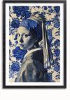 Een ingelijste kunstprint, CollageDepot's "aab 336 Delfts blauw", toont een herinterpretatie van Johannes Vermeers "Meisje met de parel". De afbeelding is in blauwe tinten, met het meisje in een hoofddoek tegen een achtergrond met bloemmotief, wat de klassieke portretstijl accentueert.,Zwart-Met,Lichtbruin-Met,showOne,Met