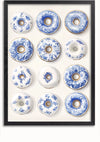 Een ingelijste weergave van twaalf donuts, gerangschikt in een raster van 3x4. Elke donut is versierd met ingewikkelde blauwe en witte bloempatronen die doen denken aan Delfts Blauwe. De achtergrond is wit en het zwarte frame zorgt voor een strakke toets, waardoor deze CollageDepot Delfts Blauw Twaalf Donuts Schilderij een prachtig stukje wanddecoratie is.,Zwart-Zonder,Lichtbruin-Zonder,showOne,Zonder