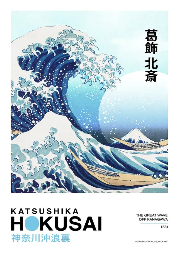Het CollageDepot aaa 027 - Japans getiteld "The Great Wave off Kanagawa" door Katsushika Hokusai, gemaakt in 1831. Het kunstwerk toont een grote golf die boten bedreigt met de berg Fuji op de achtergrond. De tekst onderaan bevat de naam van de kunstenaar en de titel van het stuk.-