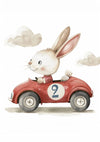 Illustratie van een konijn dat een kleine rode auto bestuurt met het nummer 2 op de zijkant. Het konijn lacht en draagt een gestreept shirt, en er zijn een paar lichte wolken op de achtergrond. Op dit kunstwerk is dcc 035 - kids van CollageDepot te zien.-