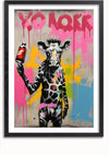 Dit levendige Giraffe Met Spuitbus Schilderij van CollageDepot bevat een ingelijst kunstwerk in graffiti-stijl van een rechtopstaande giraffe met een spuitbus in één hoef. De kleurrijke achtergrond is gevuld met spetters en aan de bovenkant is "YO NONK" roze gespoten. Ideaal als wanddecoratie, inclusief magnetisch ophangsysteem voor eenvoudig ophangen.,Zwart-Met,Lichtbruin-Met,showOne,Met