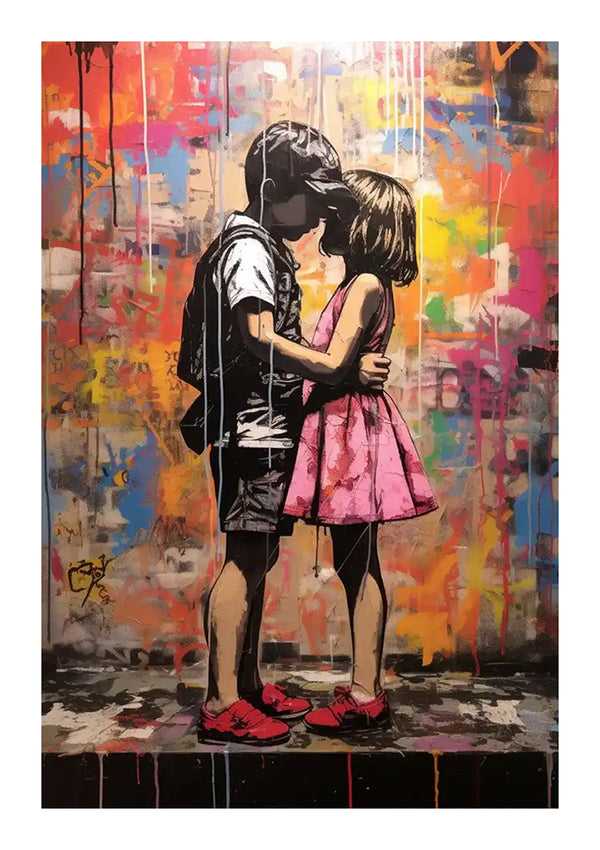 Een levendig Streetart Kids-schilderij van CollageDepot toont een jonge jongen en een meisje die dicht bij elkaar staan, tegenover elkaar. De jongen draagt een korte broek, overhemd en een pet, terwijl het meisje een roze jurk draagt. De achtergrond is een kleurrijke, abstracte mix van rood, blauw en geel met druipende verf. Perfect als wanddecoratie door zijn magnetisch ophangsysteem.