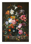 Een schilderij van een donkergroene vaas gevuld met een verscheidenheid aan kleurrijke en gedetailleerde bloemen, waaronder witte lelies, roze en rode rozen en oranje lelies. De vaas staat op een oppervlak met een vlinder en aardbeien ernaast, terwijl de donkere achtergrond het levendige arrangement benadrukt, perfect voor wanddecoratie. Het product "Stilleven met bloemen in een glazen vaas Jan Davidsz de Heem 1684 Schilderij" van CollageDepot zou een ideale keuze zijn om uw interieur te verfraaien.